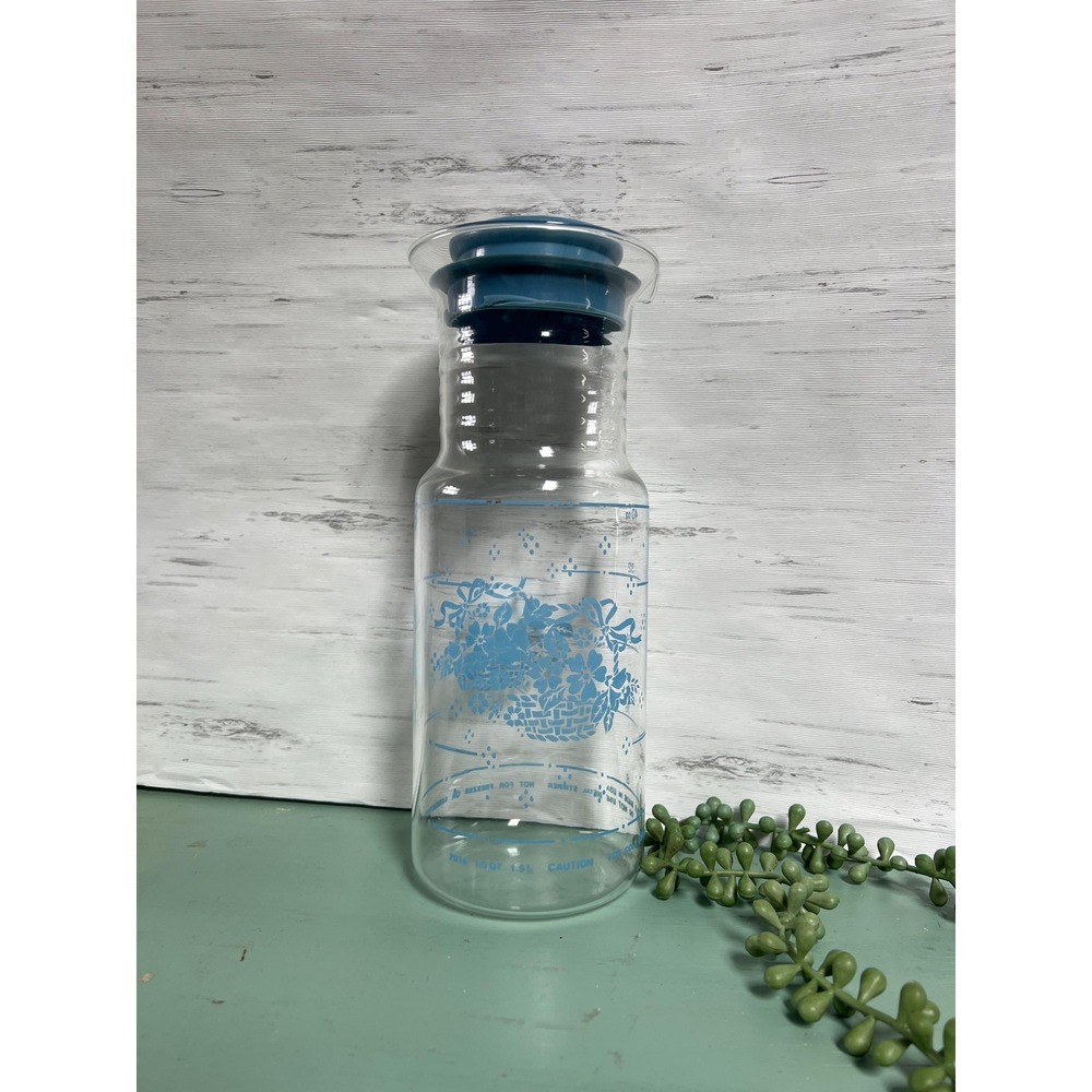 PYREX 40 oz Glass Beverage Carafe 7014  blue lid 3515 Country Cornflower